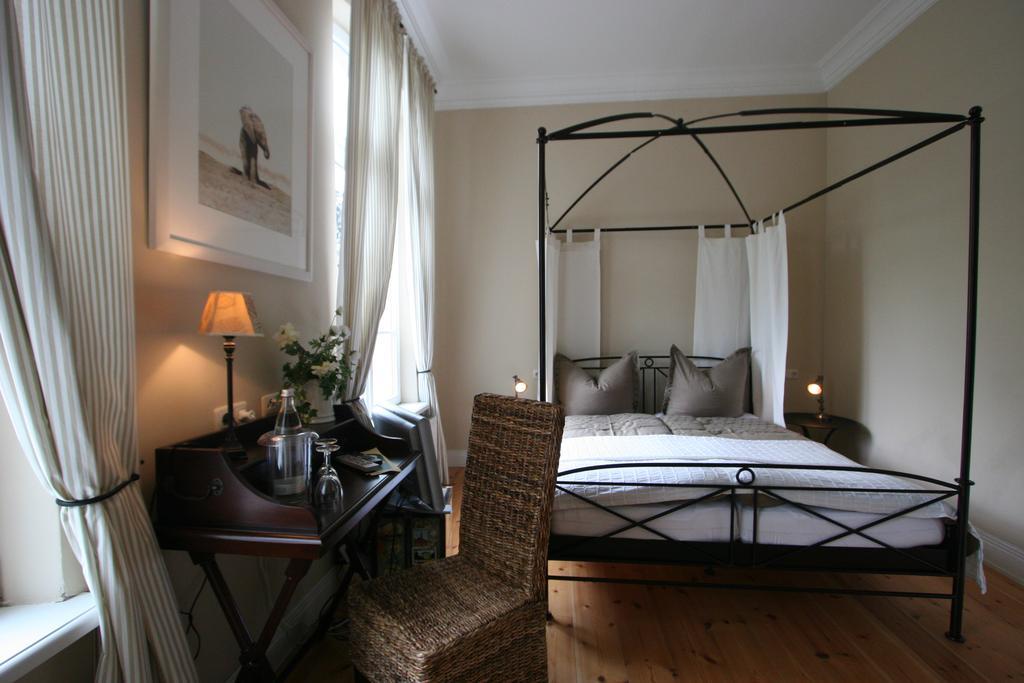 Hotel Hochzeitshaus Аурих Екстериор снимка